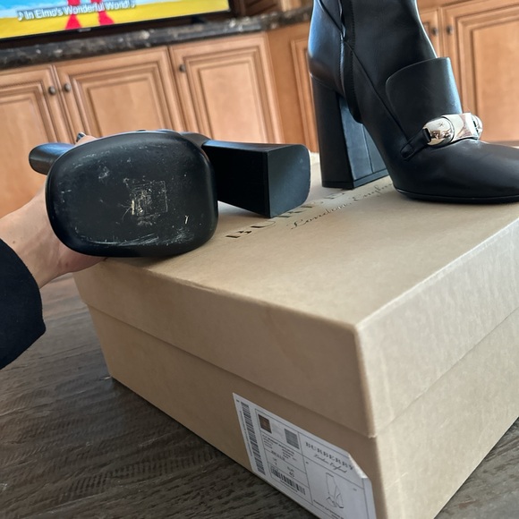 Burberry ankle boots size 40 us 7 lightly worn - Picture 3 of 3